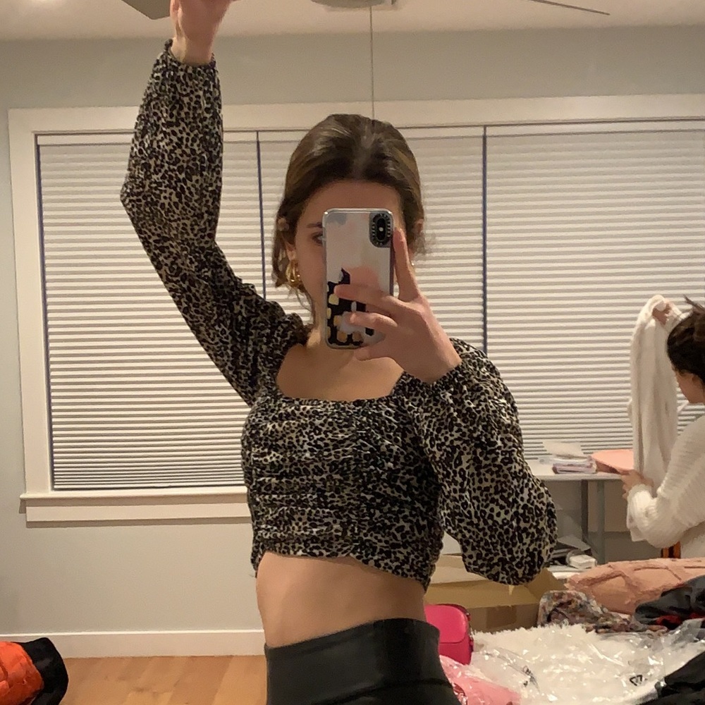 Long sleeve ruched crop top